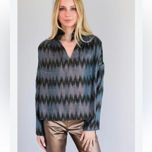 Never A Wallflower Teal Sparkle Ikat Ruffle V-Neck Blouse, S/XS Super cute